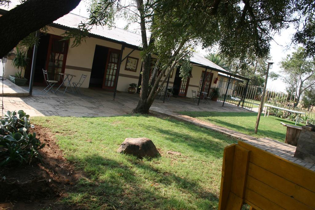 Akwela Guest Farm Hotel Bloemfontein Buitenkant foto